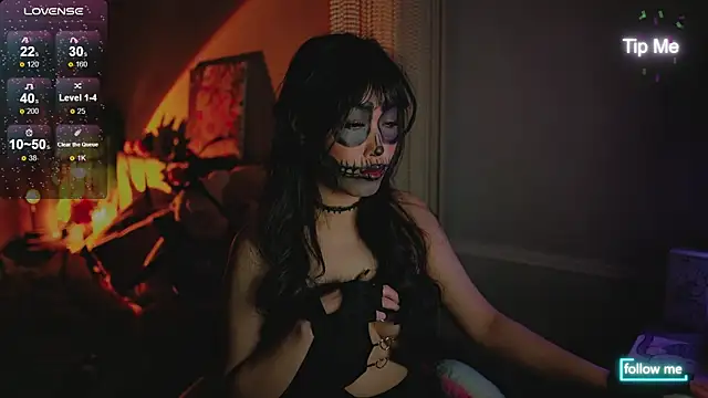 Snapshot of Kami_Lee_XO chatting on 10/31/25, 07:37 Kami Lee XO online show from 10/31/25, 07:37