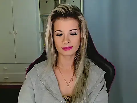 KristineGlow online show from 12/18/25, 07:14