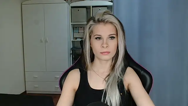 KristineGlow online show from 04/22/26, 06:16