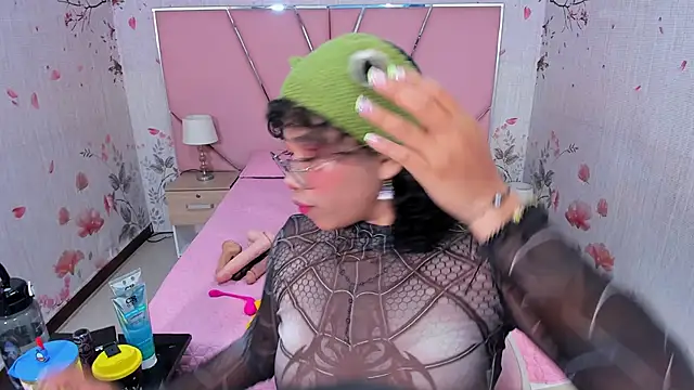 Snapshot of SafiroAgataaa chatting on 09/13/25, 07:57 SafiroAgataaa online show from 09/13/25, 07:57