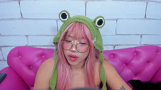 Snapshot of SafiroAgataaa chatting on 09/18/25, 11:23 SafiroAgataaa online show from 09/18/25, 11:23