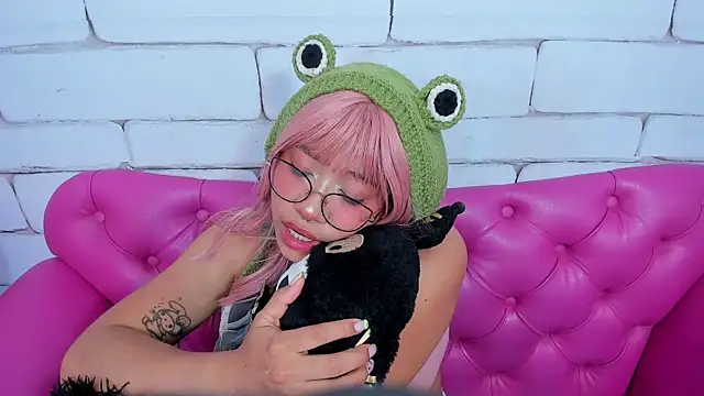 Snapshot of SafiroAgataaa chatting on 09/18/25, 11:29 SafiroAgataaa online show from 09/18/25, 11:29