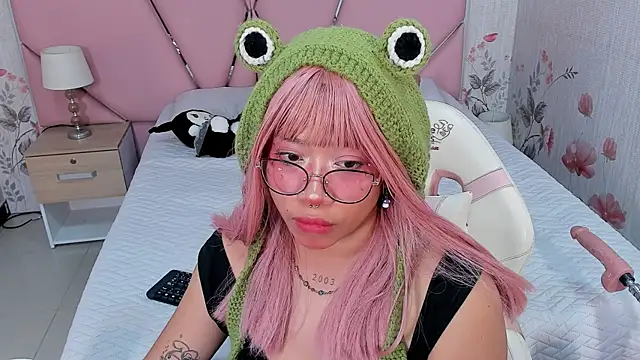 Snapshot of SafiroAgataaa chatting on 09/28/25, 08:20 SafiroAgataaa online show from 09/28/25, 08:20