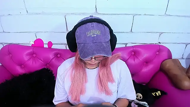 Snapshot of SafiroAgataaa chatting on 09/30/25, 12:15 SafiroAgataaa online show from 09/30/25, 12:15