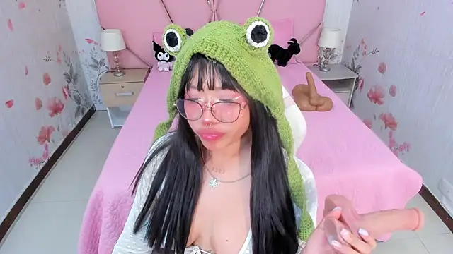 Snapshot of SafiroAgataaa chatting on 11/19/25, 03:01 SafiroAgataaa online show from 11/19/25, 03:01