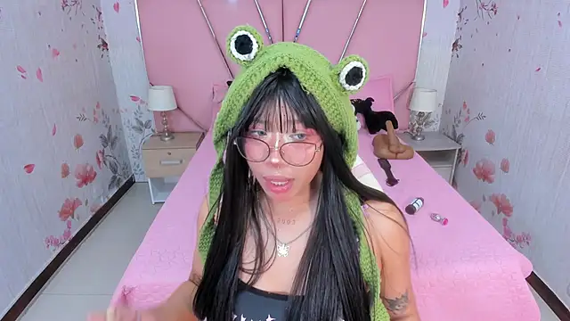 Snapshot of SafiroAgataaa chatting on 11/21/25, 03:16 SafiroAgataaa online show from 11/21/25, 03:16