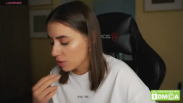 KateCarrey online show from 10/30/25, 03:35