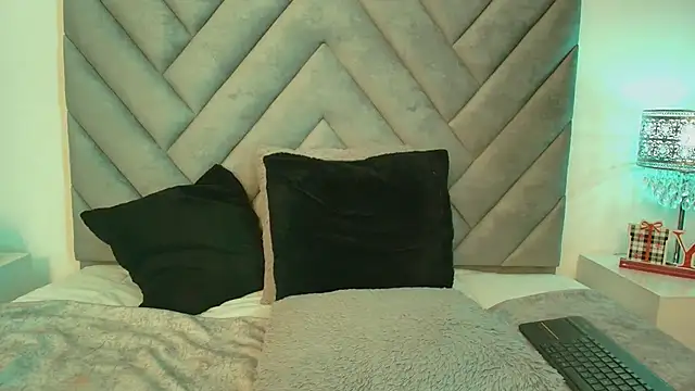 sofia owens2 online show from 11/30/25, 11:25