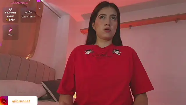 BrunnetAri  online show from 12/22/25, 05:21