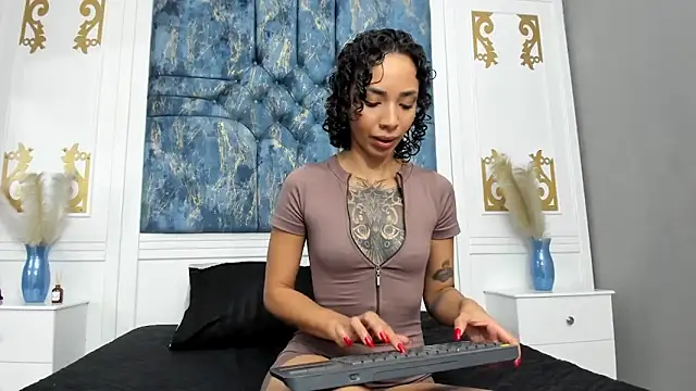 SilvanaOwen online show from 09/18/25, 11:23