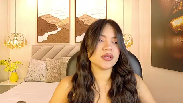 Snapshot of kendalFox_ chatting on 10/10/25, 12:15 kendalFox online show from 10/10/25, 12:15