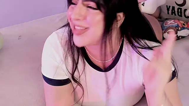 Camila Matinez  online show from 11/08/25, 12:55