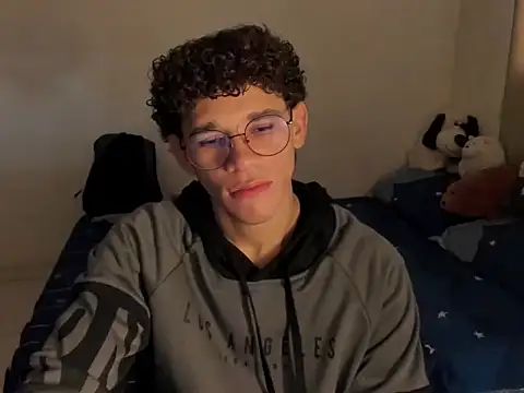 Tom Blues online show from 10/27/25, 04:22