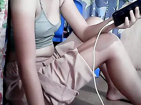 pinay-momm1682 online show from 04/07/26, 09:21