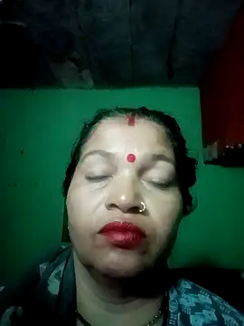 Snapshot of Manavi_x chatting on 10/20/25, 12:11 Manavi x online show from 10/20/25, 12:11