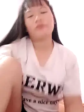 Snapshot of V-vivu-V chatting on 10/01/25, 02:01 V-vivu-V online show from 10/01/25, 02:01