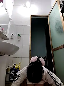 Snapshot of simsim-00 chatting on 11/05/25, 07:58 simsim-00 online show from 11/05/25, 07:58