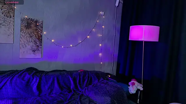 KikiMoor online show from 11/28/25, 10:51