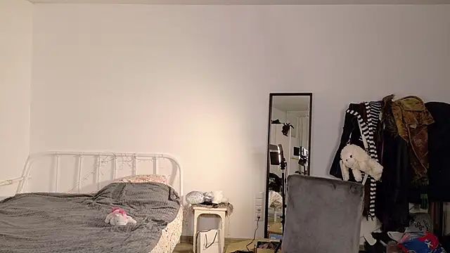 KikiMoor online show from 04/23/26, 12:29