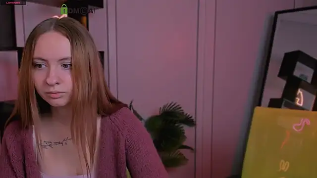 mila glow1 online show from 10/03/25, 08:33