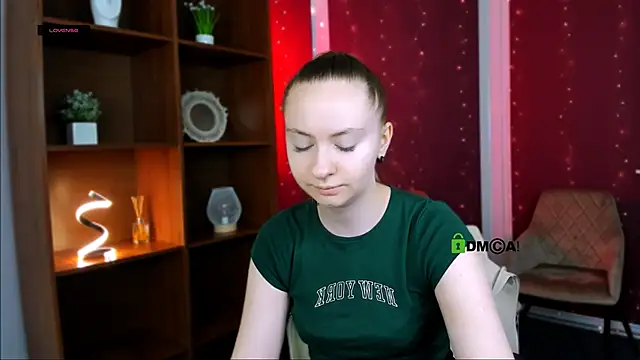 mila glow1 online show from 12/02/25, 06:19