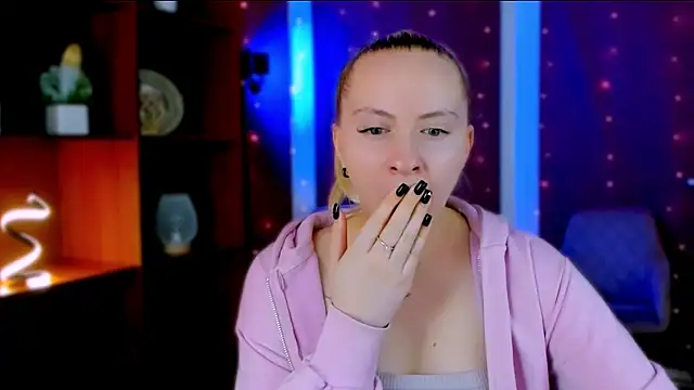 mila glow1 online show from 02/25/26, 06:12