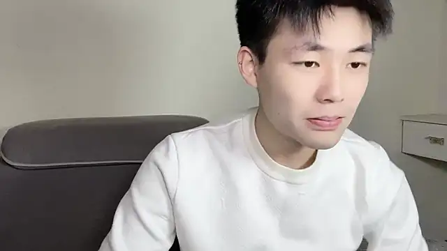 xiaoyang5200 online show from 10/28/25, 02:53