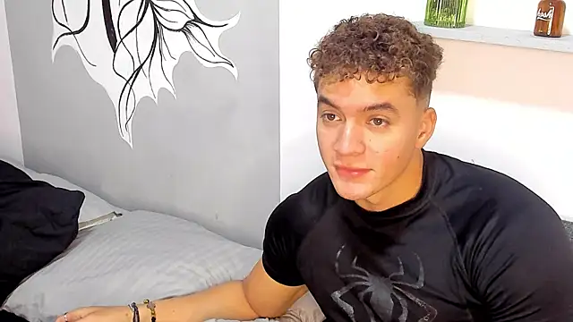 Snapshot of paull_george chatting on 07/11/26, 01:25 paull george online show from 07/11/26, 01:25