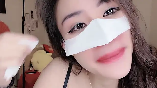 MaiLiiil online show from 11/06/25, 02:40