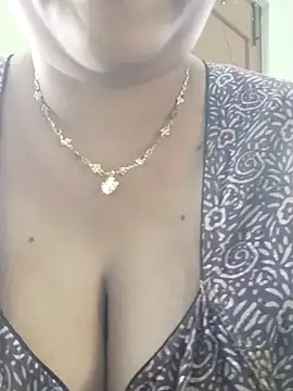 Geetha227 online show from 09/28/25, 04:07