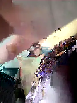 Snapshot of lauramartins7 chatting on 10/22/25, 05:13 lauramartins7 online show from 10/22/25, 05:13