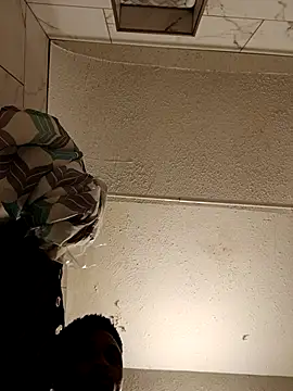 Snapshot of Dropdingo chatting on 10/17/25, 11:57 Dropdingo online show from 10/17/25, 11:57