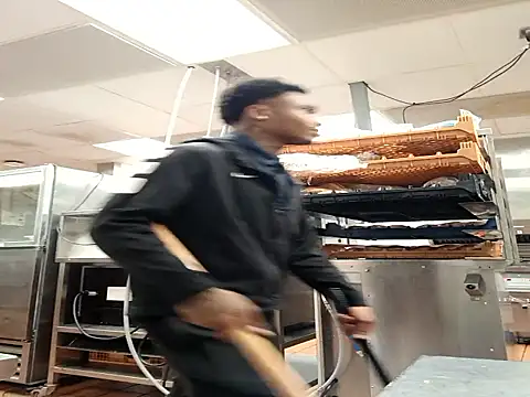 Snapshot of Dropdingo chatting on 10/31/25, 01:50 Dropdingo online show from 10/31/25, 01:50