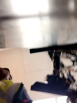 Snapshot of Dropdingo chatting on 11/14/25, 11:13 Dropdingo online show from 11/14/25, 11:13