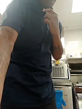 Snapshot of Dropdingo chatting on 11/30/25, 02:54 Dropdingo online show from 11/30/25, 02:54