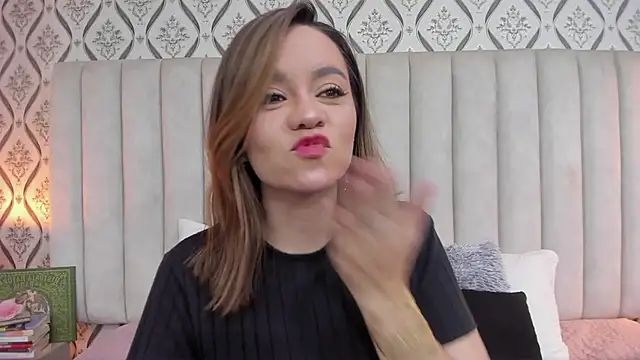 Snapshot of Sky_Junne chatting on 10/12/25, 05:45 Sky Junne online show from 10/12/25, 05:45