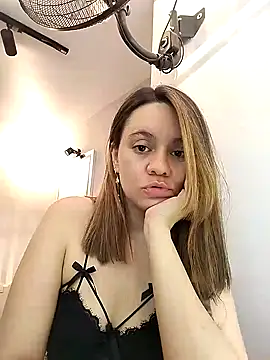 Snapshot of Sky_Junne chatting on 10/21/25, 05:35 Sky Junne online show from 10/21/25, 05:35