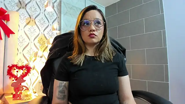 Snapshot of Sky_Junne chatting on 11/14/25, 05:44 Sky Junne online show from 11/14/25, 05:44