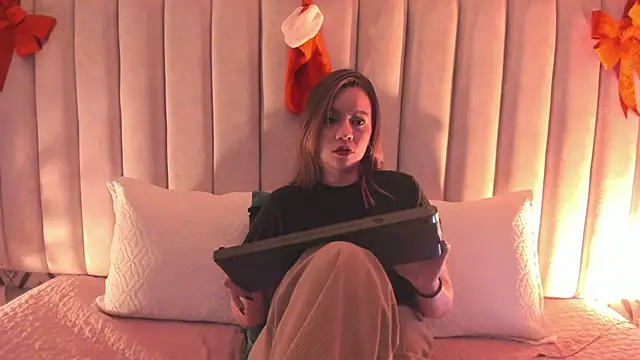 Snapshot of Sky_Junne chatting on 11/29/25, 05:49 Sky Junne online show from 11/29/25, 05:49