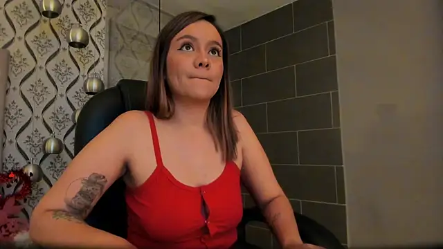 Snapshot of Sky_Junne chatting on 12/01/25, 06:02 Sky Junne online show from 12/01/25, 06:02