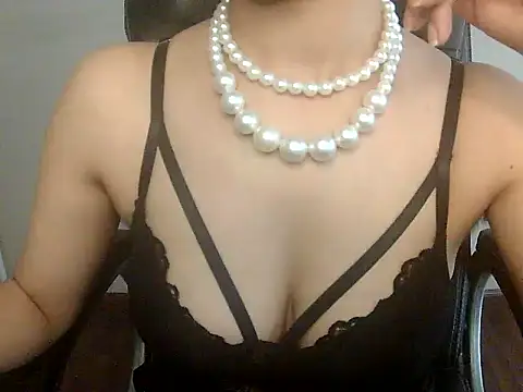 Snapshot of akankshapuri chatting on 09/18/25, 06:15 akankshapuri online show from 09/18/25, 06:15