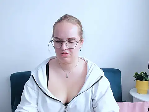 AliceCrazy69 online show from 10/25/25, 08:55