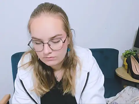 AliceCrazy69 online show from 11/25/25, 04:29