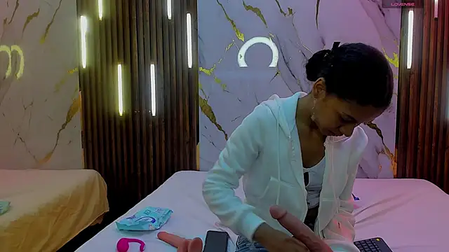 VictoriaDuart online show from 12/15/25, 08:46