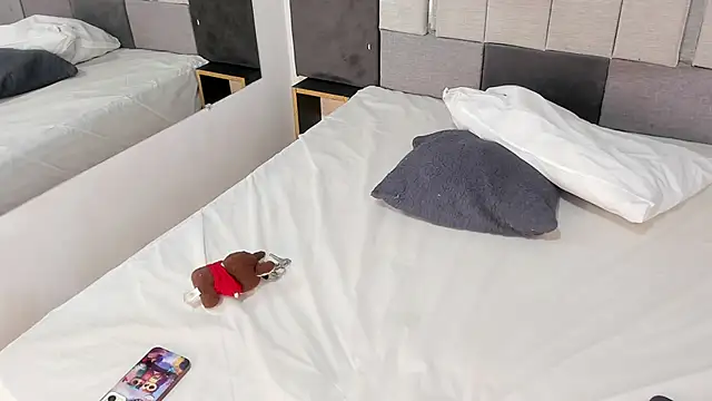 VictoriaDuart online show from 02/15/26, 07:43