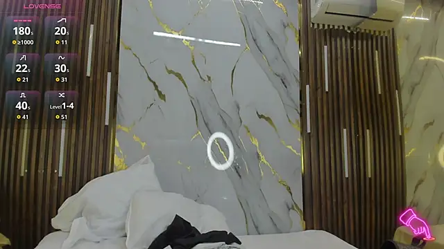 VictoriaDuart online show from 04/06/26, 08:21