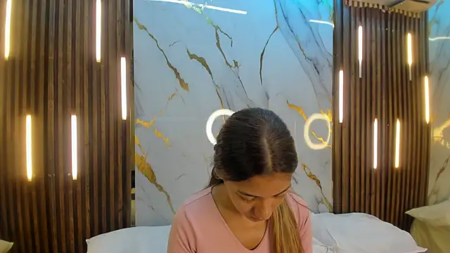 VictoriaDuart online show from 04/23/26, 08:00