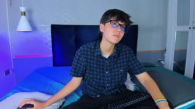 Tsuki Maru online show from 09/18/25, 08:33