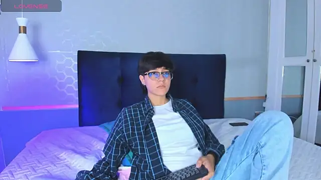 Tsuki Maru online show from 09/22/25, 08:00