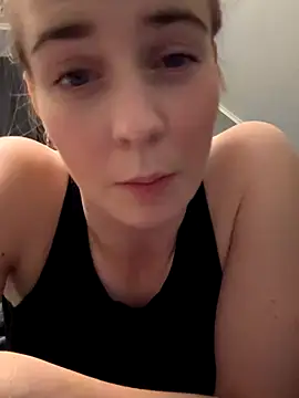 ellieen online show from 10/26/25, 09:42